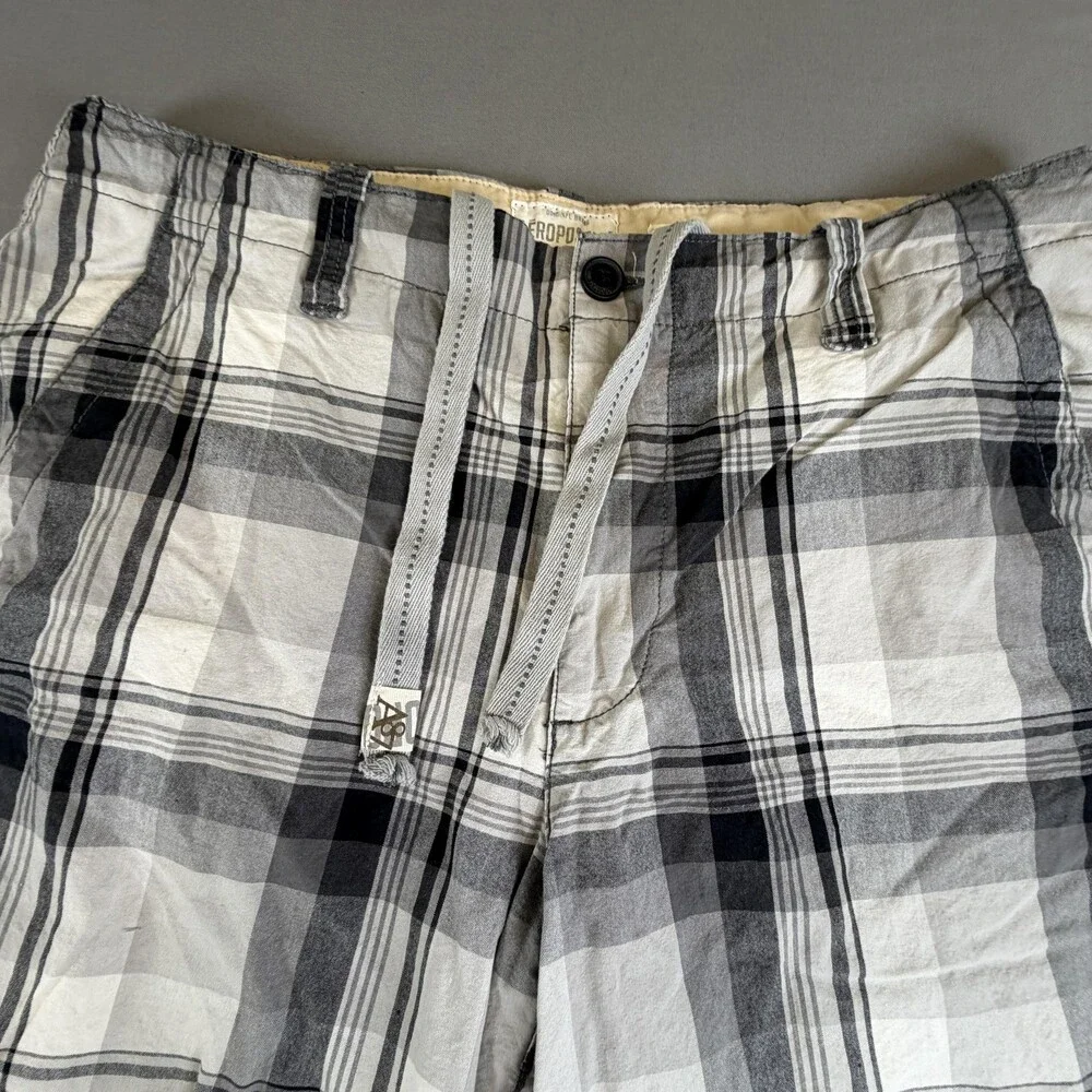 Aeropostale Shorts Mens 36 Gray Plaid Flat Front Drawstring 11 Inseam Chino